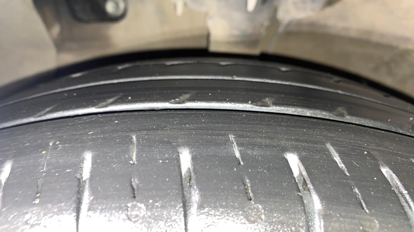 2020 Hyundai AURA SX 1.2, Petrol, Manual, 1,04,595 km, Left Front Tyre Tread