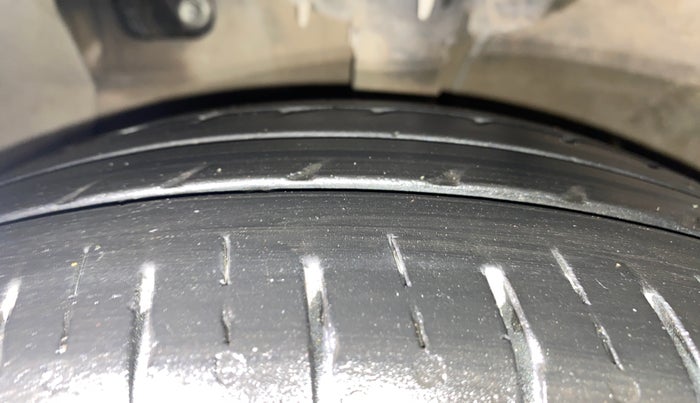 2020 Hyundai AURA SX 1.2, Petrol, Manual, 1,04,595 km, Left Front Tyre Tread