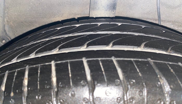 2020 Hyundai AURA SX 1.2, Petrol, Manual, 1,04,595 km, Right Rear Tyre Tread