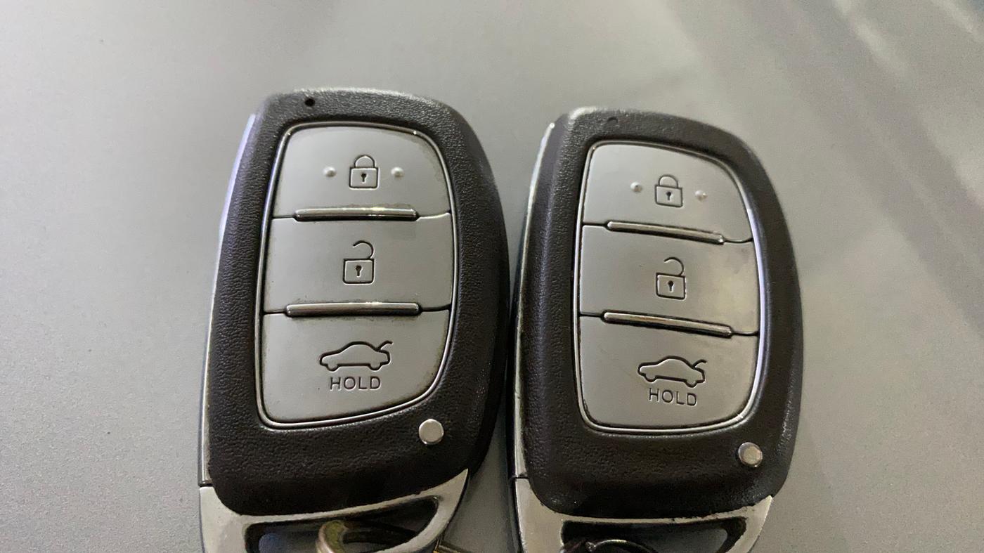 2020 Hyundai AURA SX 1.2, Petrol, Manual, 1,04,595 km, Key Close Up