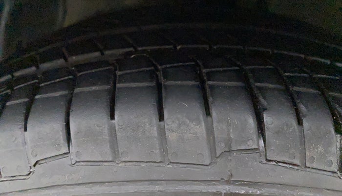 2014 Hyundai Xcent SX 1.2 OPT, Petrol, Manual, 62,523 km, Left Front Tyre Tread