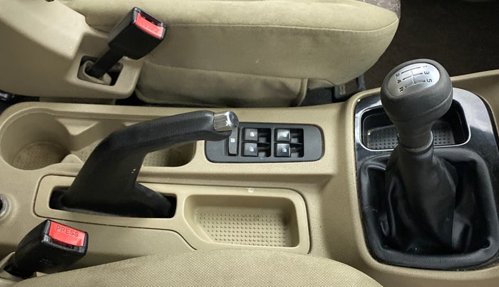 2016 Mahindra TUV300 T8, Diesel, Manual, 62,675 km, Gear Lever