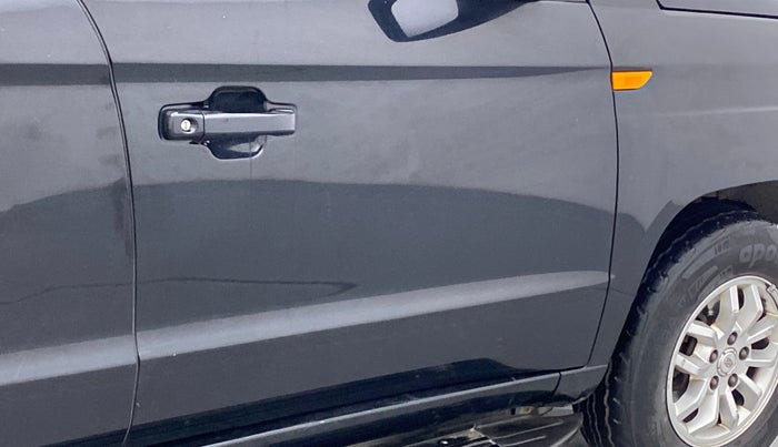 2016 Mahindra TUV300 T8, Diesel, Manual, 62,675 km, Driver-side door - Minor scratches