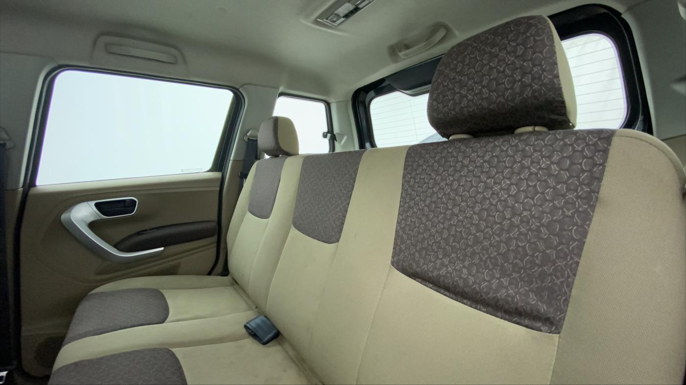 2016 Mahindra TUV300 T8, Diesel, Manual, 62,675 km, Right Side Rear Door Cabin