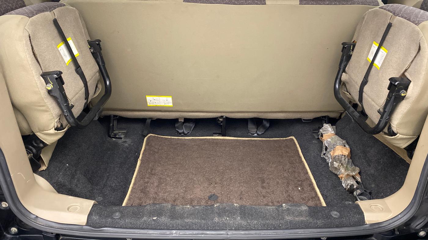 2016 Mahindra TUV300 T8, Diesel, Manual, 62,675 km, Boot Inside
