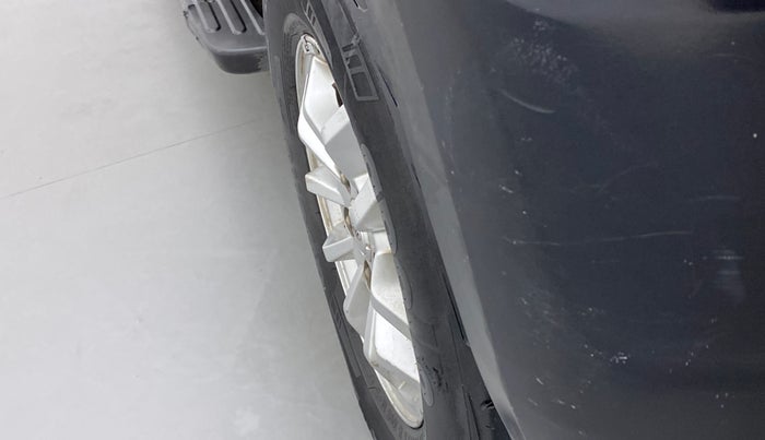 2016 Mahindra TUV300 T8, Diesel, Manual, 62,675 km, Rear bumper - Minor scratches