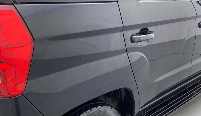 2016 Mahindra TUV300 T8, Diesel, Manual, 62,675 km, Right quarter panel - Slightly dented