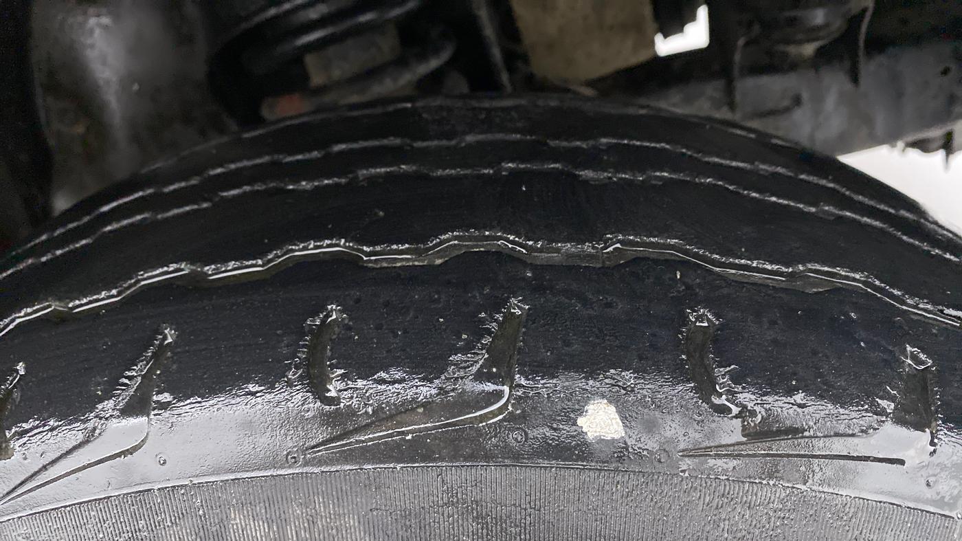 2016 Mahindra TUV300 T8, Diesel, Manual, 62,675 km, Right Front Tyre Tread