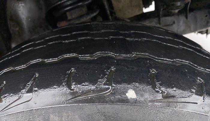 2016 Mahindra TUV300 T8, Diesel, Manual, 62,675 km, Right Front Tyre Tread