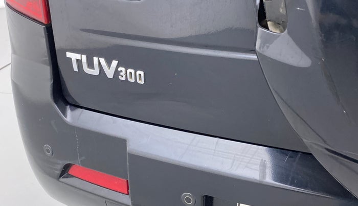 2016 Mahindra TUV300 T8, Diesel, Manual, 62,675 km, Dicky (Boot door) - Slightly dented