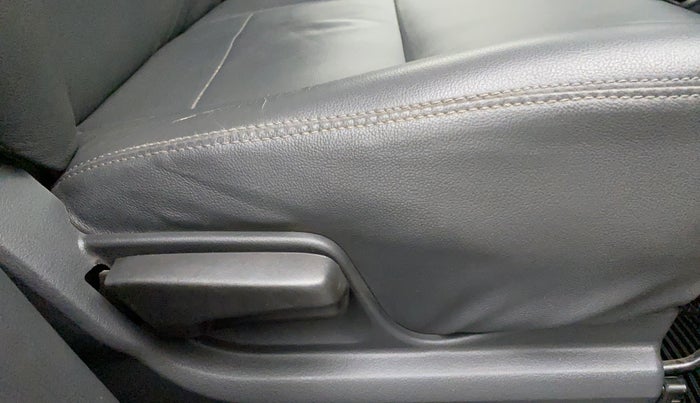 2010 Maruti Swift VXI, Petrol, Manual, 37,168 km, Driver Side Adjustment Panel