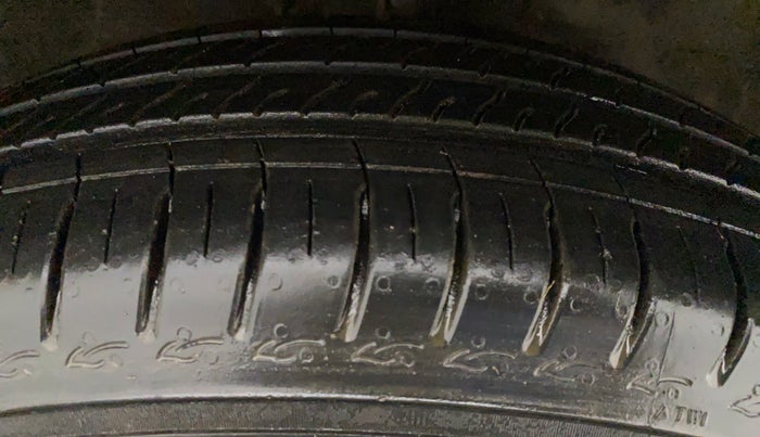 2010 Maruti Swift VXI, Petrol, Manual, 37,168 km, Left Rear Tyre Tread