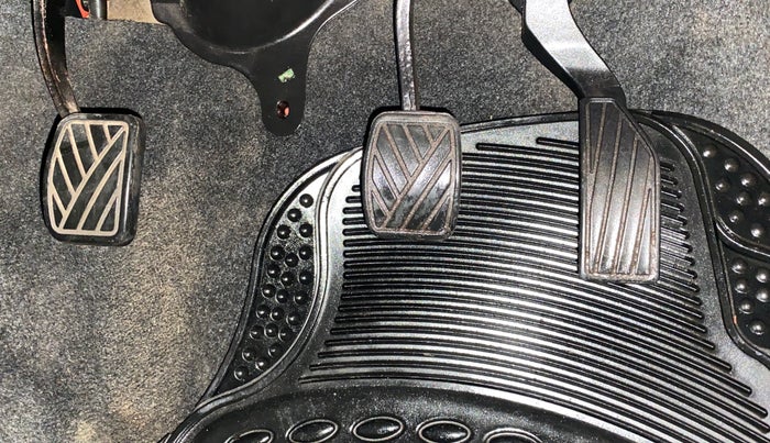 2010 Maruti Swift VXI, Petrol, Manual, 37,168 km, Pedals