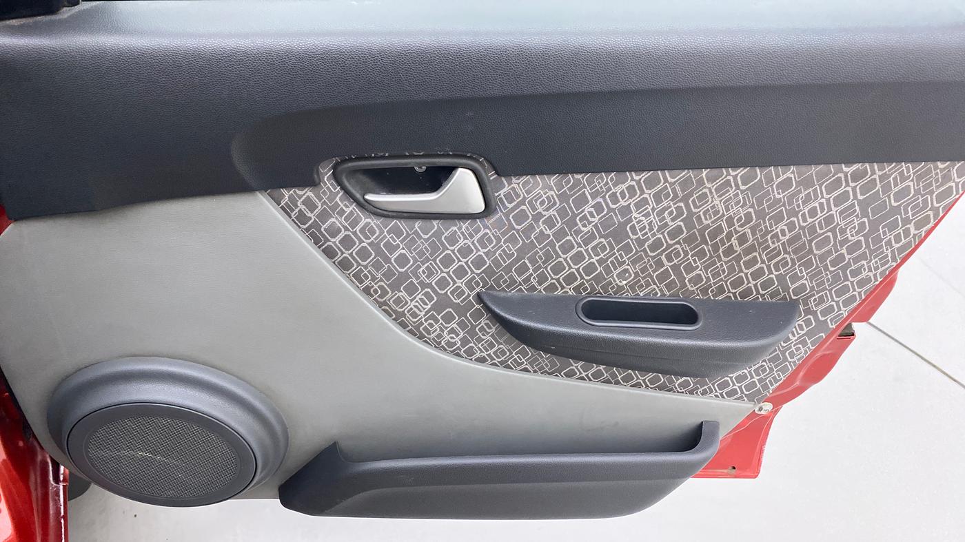 2018 Maruti Alto 800 LXI, Petrol, Manual, 32,468 km, Driver Side Door Panels Control