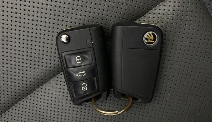 2021 Skoda KUSHAQ STYLE 1.0L TSI MT, Petrol, Manual, 79,188 km, Key Close Up