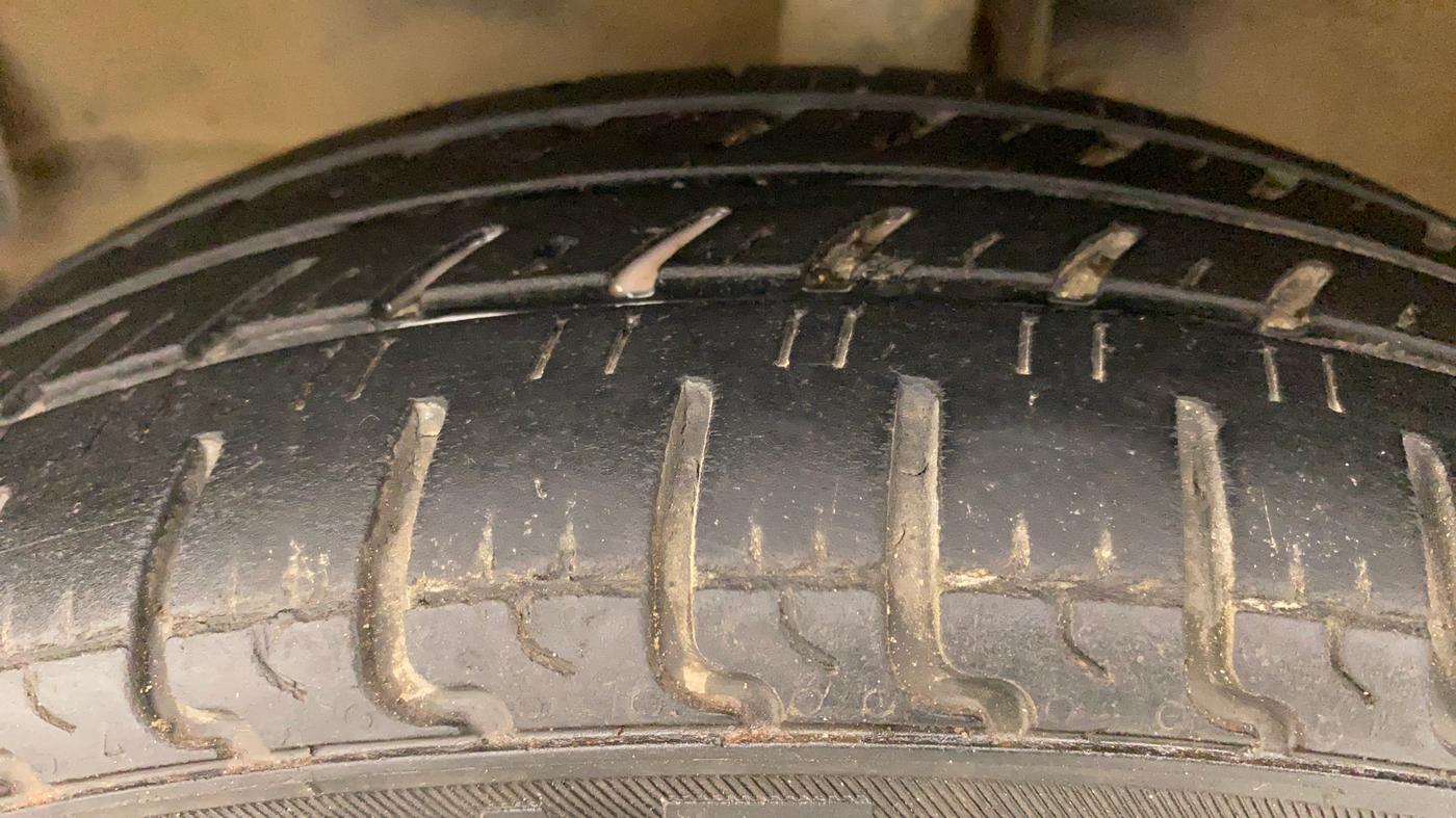 2015 Maruti Wagon R 1.0 VXI, Petrol, Manual, 52,228 km, Left Front Tyre Tread
