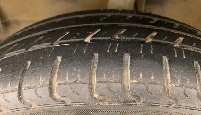 2015 Maruti Wagon R 1.0 VXI, Petrol, Manual, 52,228 km, Left Front Tyre Tread