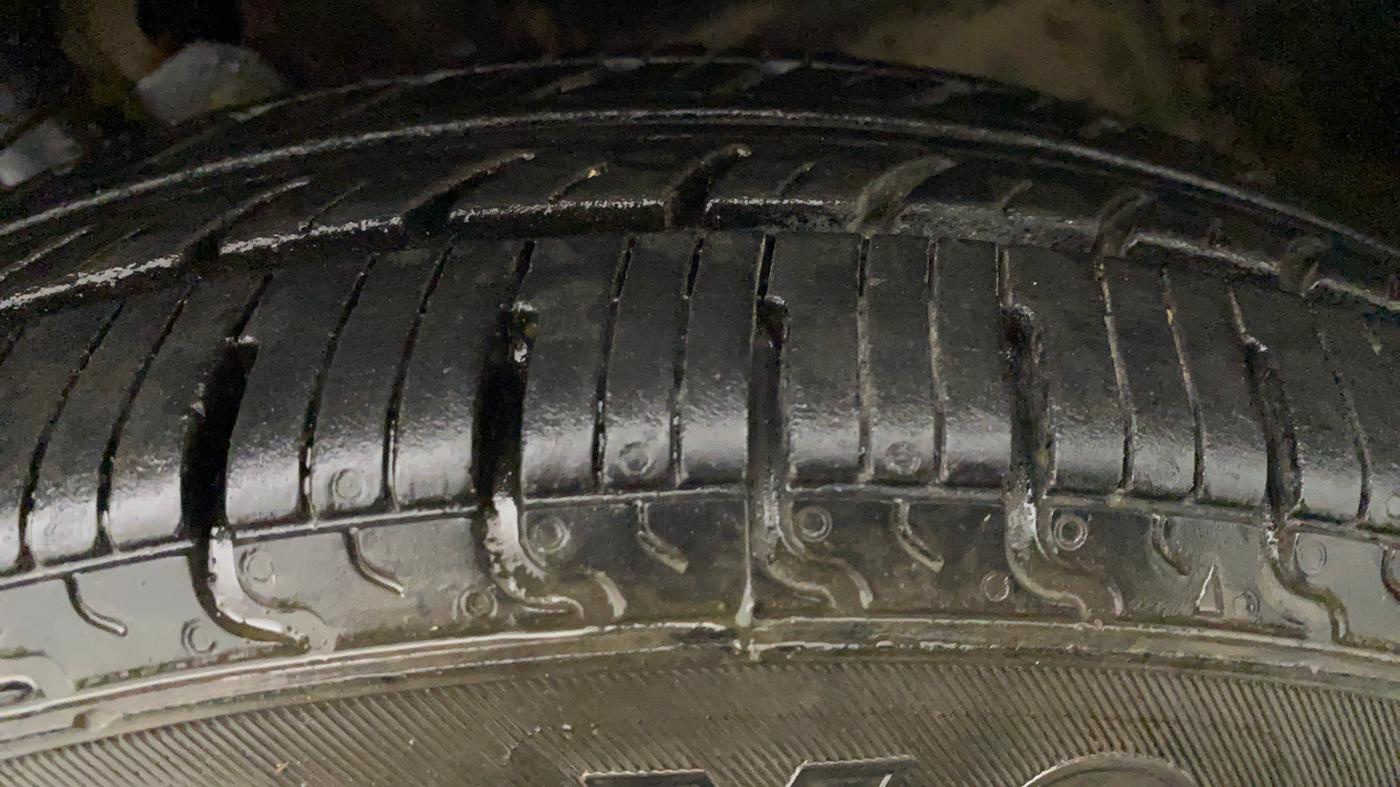 2019 Maruti New Wagon-R LXI CNG (O) 1.0, CNG, Manual, 60,155 km, Left Front Tyre Tread