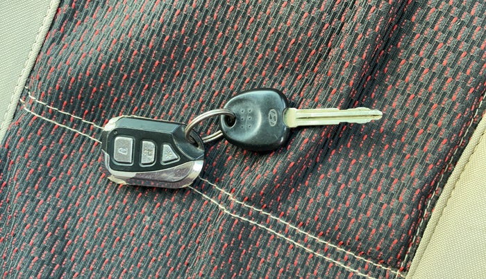 2013 Hyundai Eon MAGNA +, Petrol, Manual, 40,001 km, Key Close Up