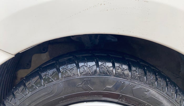 2013 Hyundai Eon MAGNA +, Petrol, Manual, 40,001 km, Left Front Tyre Tread