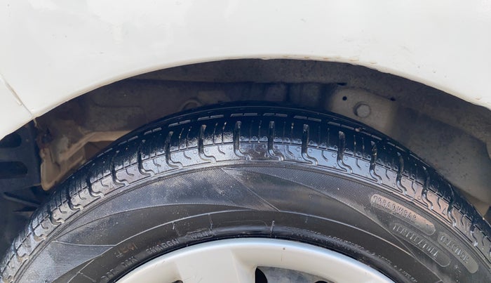 2013 Hyundai Eon MAGNA +, Petrol, Manual, 40,001 km, Right Rear Tyre Tread