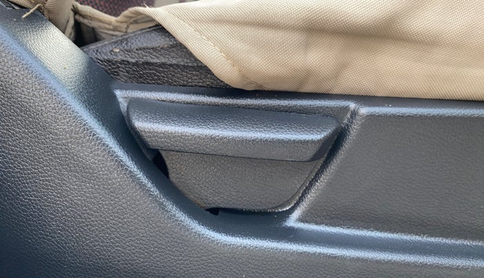 2013 Hyundai Eon MAGNA +, Petrol, Manual, 40,001 km, Driver Side Adjustment Panel