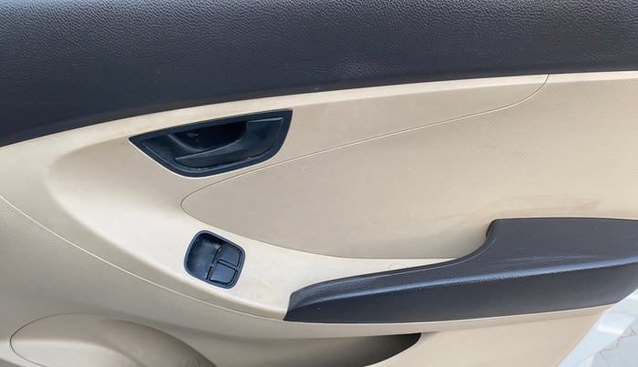 2013 Hyundai Eon MAGNA +, Petrol, Manual, 40,001 km, Driver Side Door Panels Control