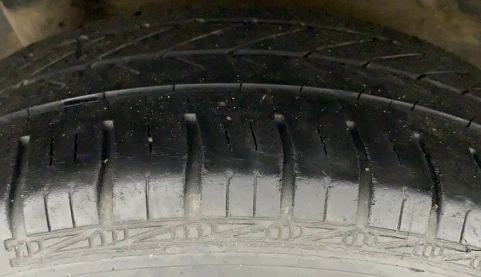 2014 Honda Brio S MT, Petrol, Manual, 69,651 km, Right Rear Tyre Tread