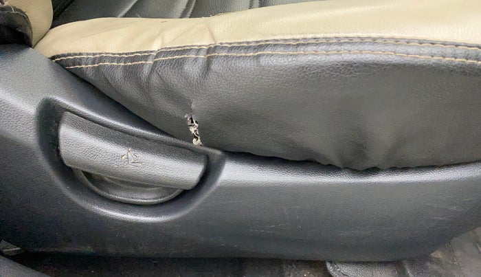 2016 Hyundai Xcent BASE 1.2, CNG, Manual, 91,184 km, Driver Side Adjustment Panel