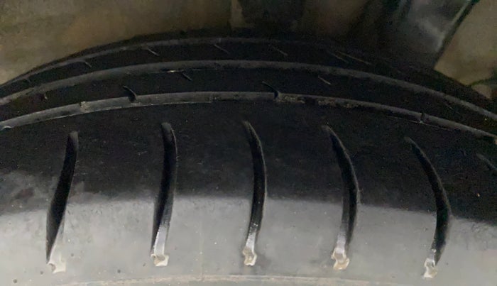 2016 Hyundai Xcent BASE 1.2, CNG, Manual, 91,184 km, Left Rear Tyre Tread
