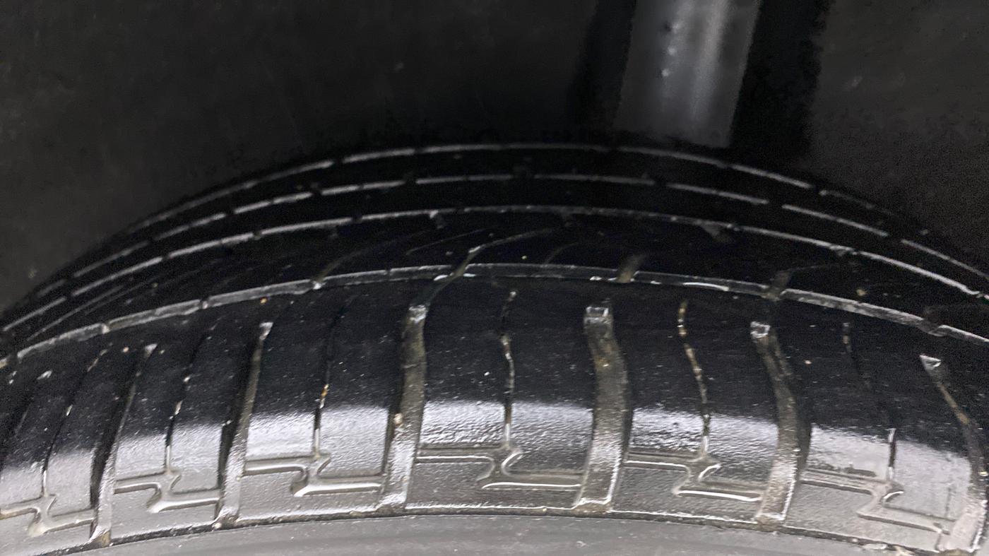 2017 Maruti Baleno ALPHA CVT PETROL 1.2, Petrol, Automatic, 52,712 km, Left Rear Tyre Tread