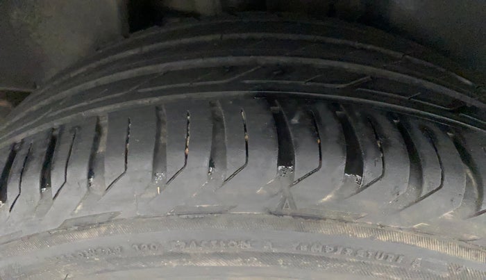 2020 Jeep Compass LIMITED PLUS PETROL AT, Petrol, Automatic, 33,765 km, Right Rear Tyre Tread