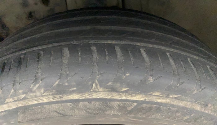 2020 Jeep Compass LIMITED PLUS PETROL AT, Petrol, Automatic, 33,765 km, Left Front Tyre Tread
