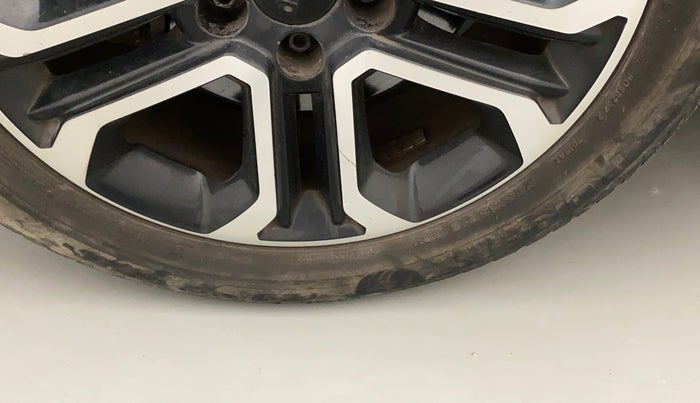 2020 Jeep Compass LIMITED PLUS PETROL AT, Petrol, Automatic, 33,765 km, Left front tyre - Minor crack