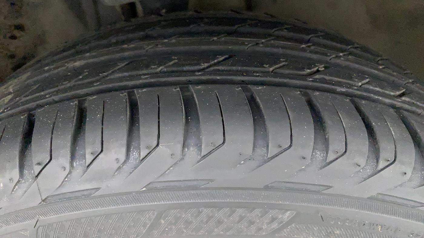 2020 Jeep Compass LIMITED PLUS PETROL AT, Petrol, Automatic, 33,765 km, Right Front Tyre Tread