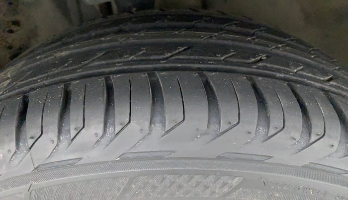 2020 Jeep Compass LIMITED PLUS PETROL AT, Petrol, Automatic, 33,765 km, Right Front Tyre Tread