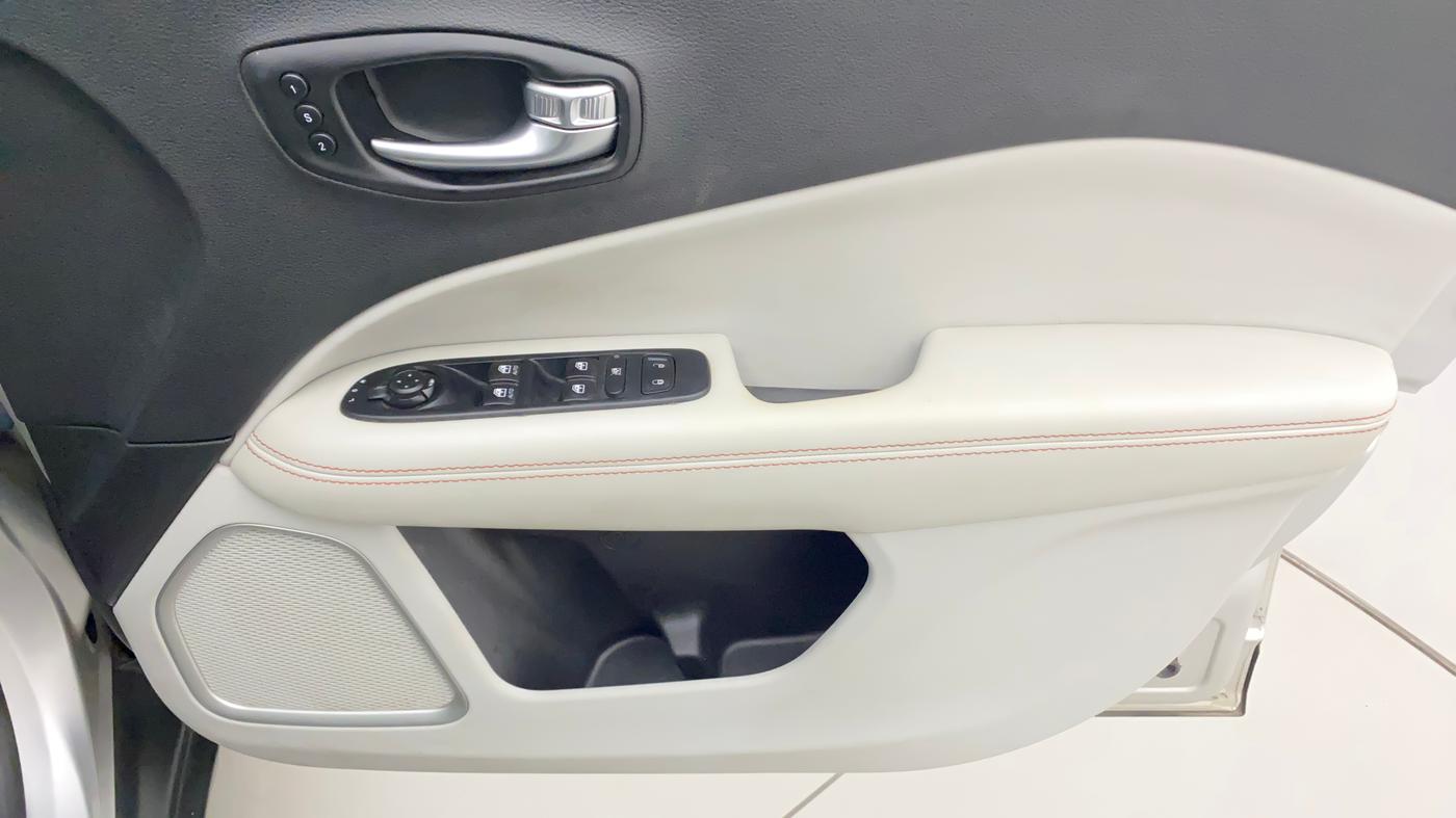 2020 Jeep Compass LIMITED PLUS PETROL AT, Petrol, Automatic, 33,765 km, Driver Side Door Panels Control