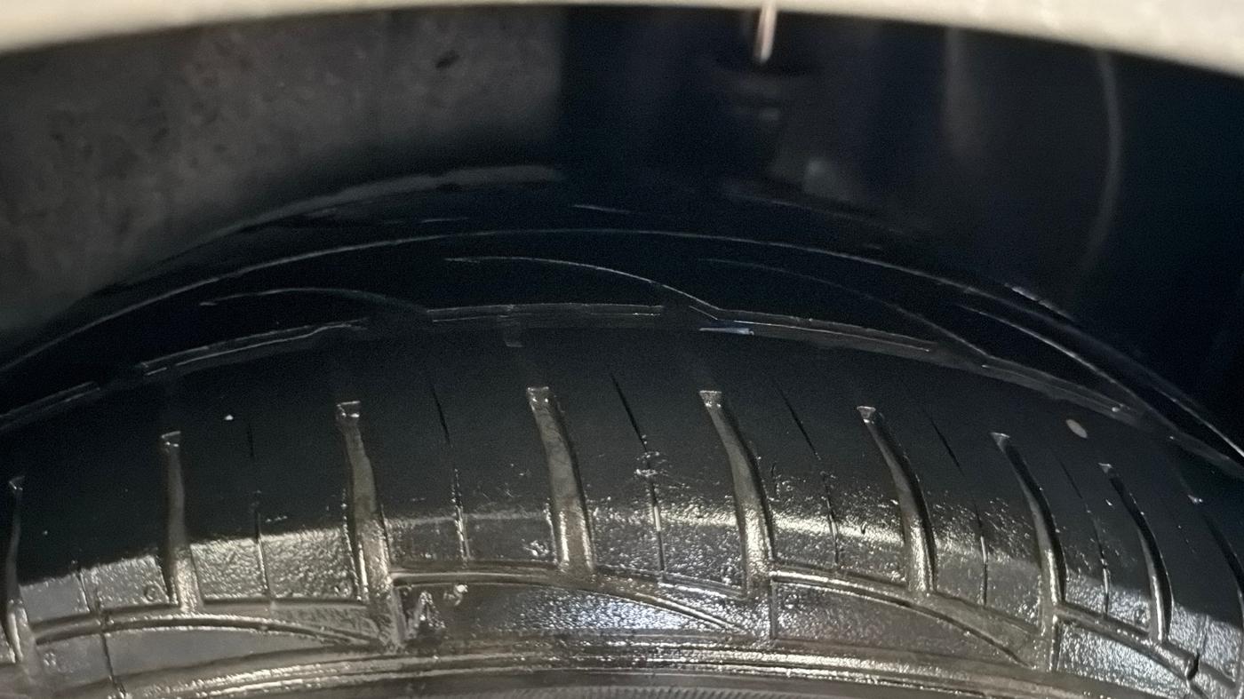 2015 Volkswagen Polo HIGHLINE1.2L, Petrol, Manual, 61,503 km, Left Rear Tyre Tread