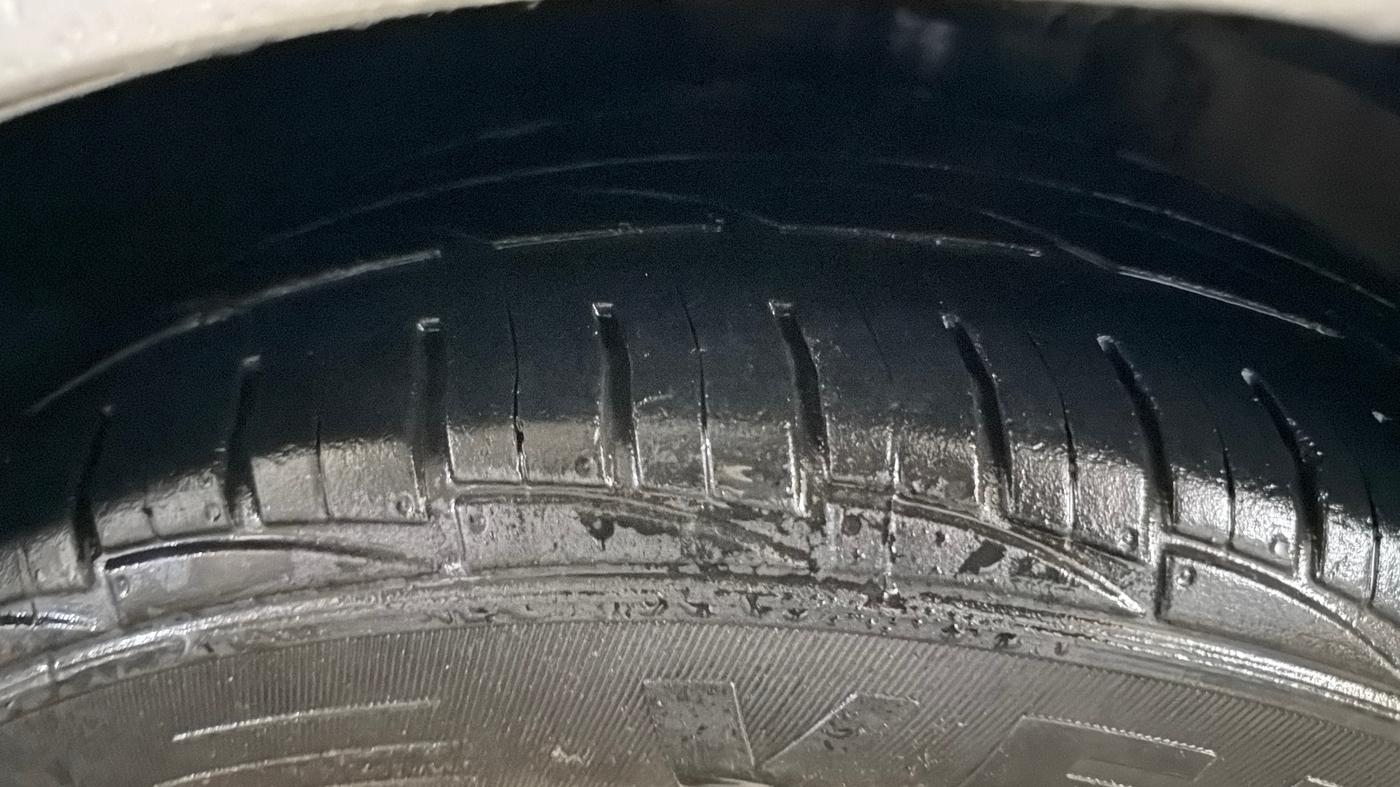 2015 Volkswagen Polo HIGHLINE1.2L, Petrol, Manual, 61,503 km, Left Front Tyre Tread