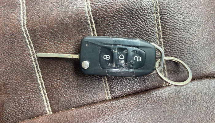 2018 Tata NEXON XM PETROL, Petrol, Manual, 60,331 km, Key Close Up