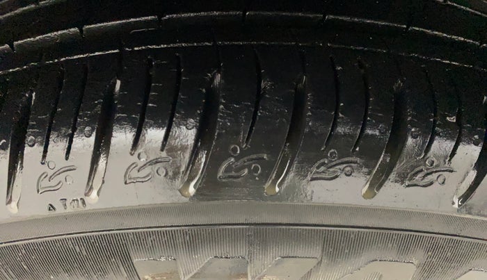 2018 Tata NEXON XM PETROL, Petrol, Manual, 60,331 km, Right Front Tyre Tread