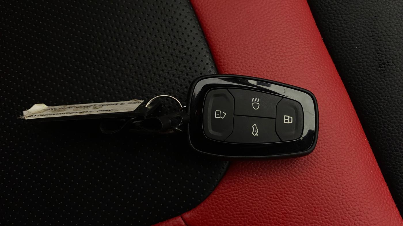 2024 Tata PUNCH ACCOMPLISHED DAZZLE SUNROOF CNG MT, CNG, Manual, 39,533 km, Key Close Up