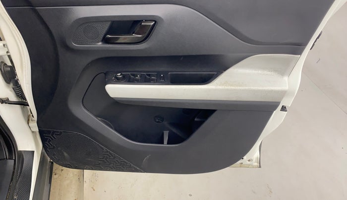 2024 Tata PUNCH ACCOMPLISHED DAZZLE SUNROOF CNG MT, CNG, Manual, 39,304 km, Driver Side Door Panels Control