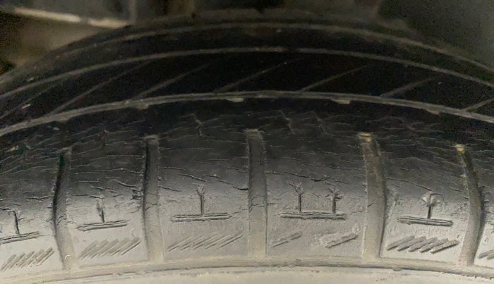 2013 Maruti Swift VXI, Petrol, Manual, 63,029 km, Right Rear Tyre Tread