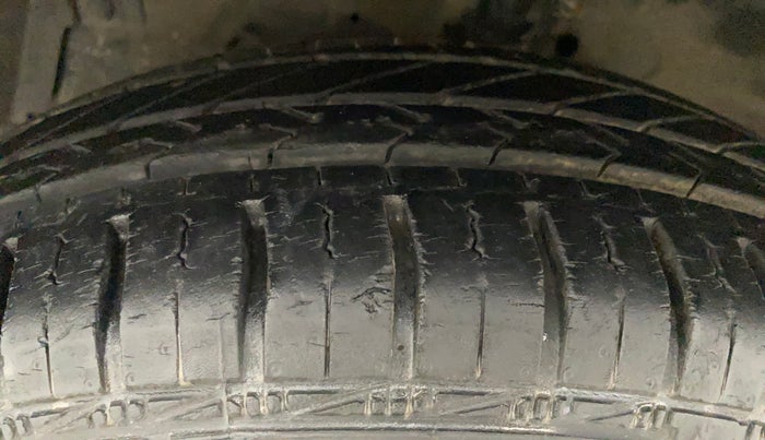 2013 Maruti Swift VXI, Petrol, Manual, 63,029 km, Left Front Tyre Tread