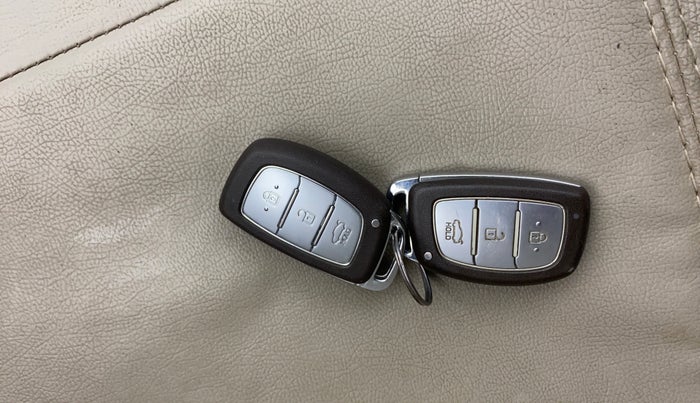 2015 Hyundai Grand i10 ASTA 1.2 KAPPA VTVT, Petrol, Manual, 80,994 km, Key Close Up