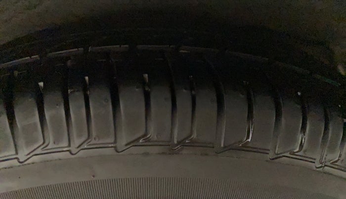 2011 Hyundai i10 MAGNA 1.2, Petrol, Manual, 47,160 km, Left Front Tyre Tread
