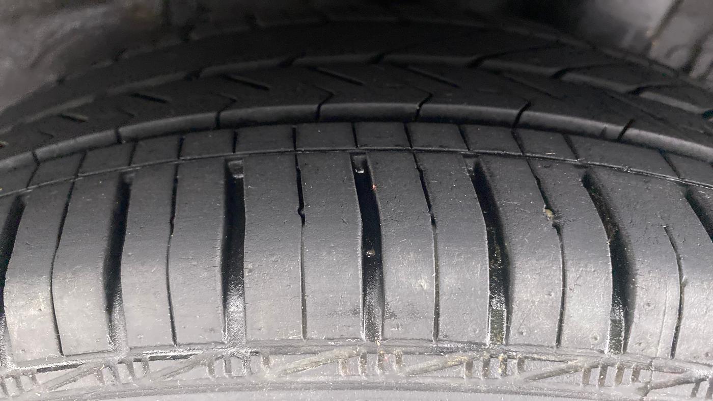 2018 Hyundai Grand i10 SPORTZ AT 1.2 KAPPA VTVT, Petrol, Automatic, 42,433 km, Left Front Tyre Tread