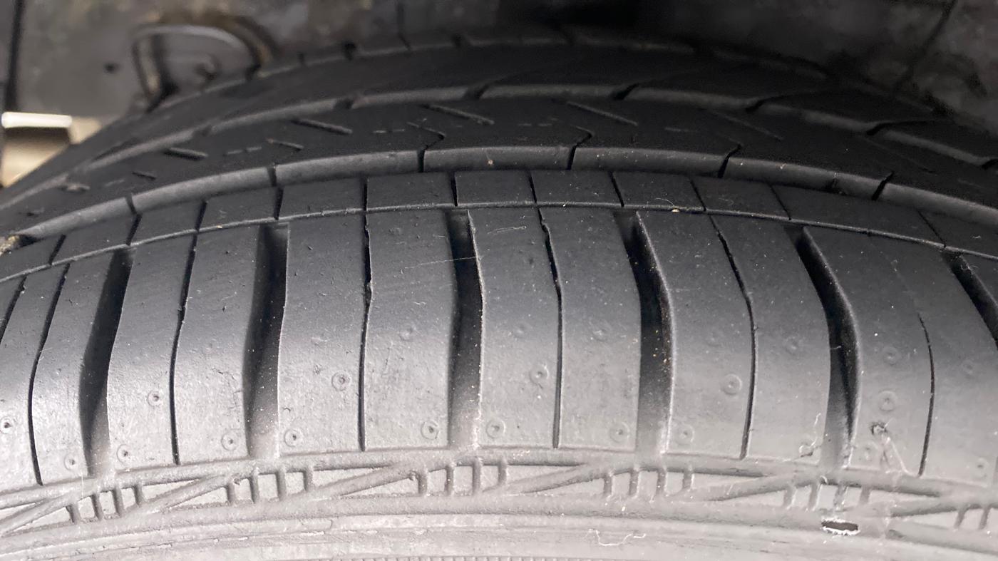 2018 Hyundai Grand i10 SPORTZ AT 1.2 KAPPA VTVT, Petrol, Automatic, 42,433 km, Right Rear Tyre Tread