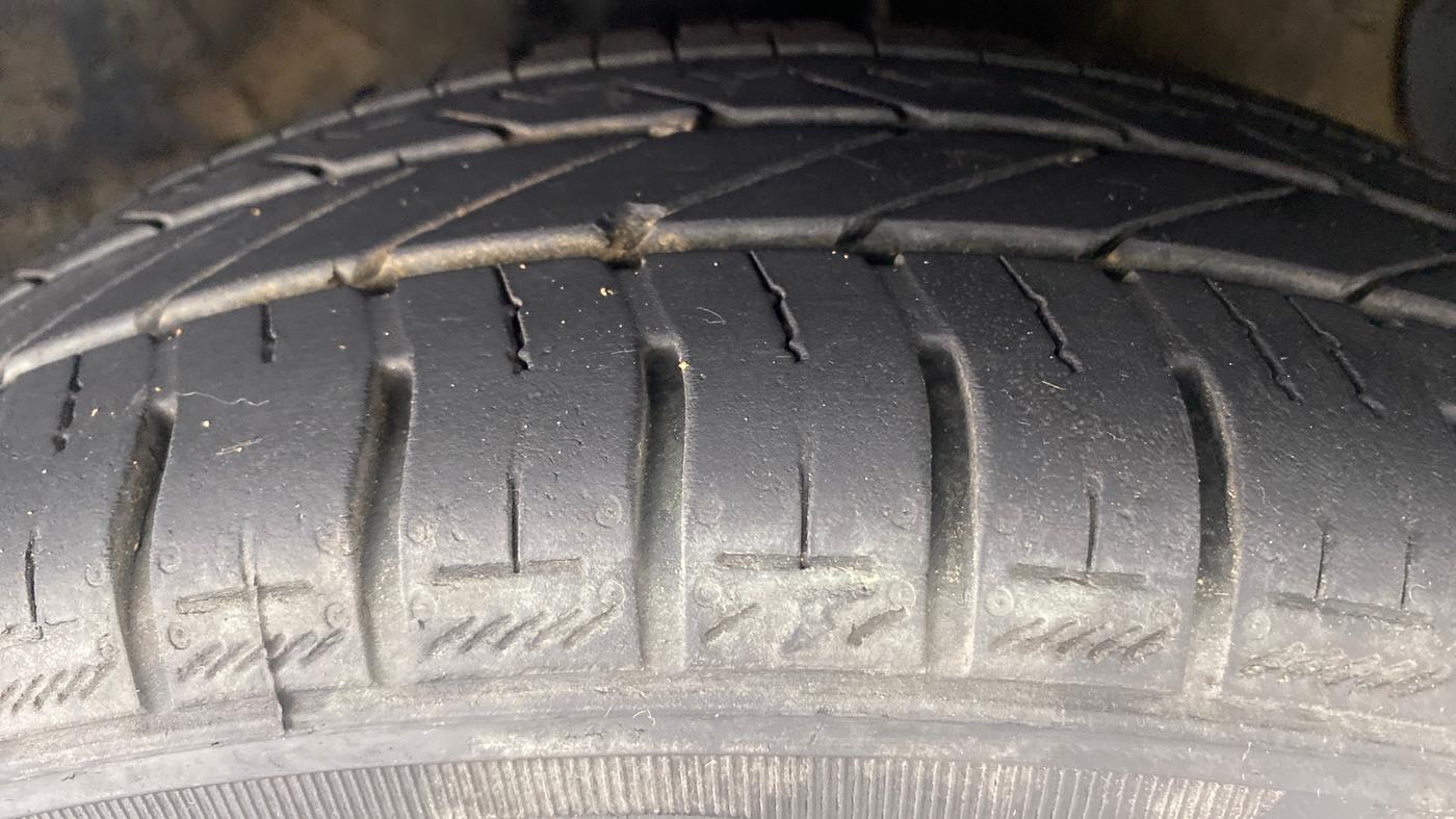 2018 Hyundai Grand i10 SPORTZ AT 1.2 KAPPA VTVT, Petrol, Automatic, 42,433 km, Right Front Tyre Tread